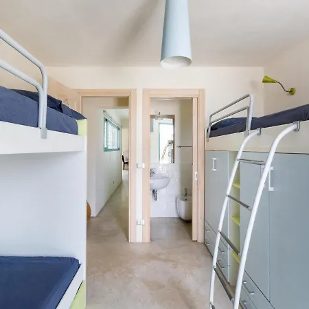Sleeps 8 With Pool And Air Con