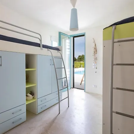 Sleeps 8 With Pool And Air Con 别墅 *