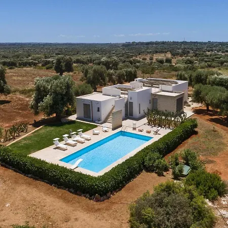 Sleeps 8 With Pool And Air Con * Serranova