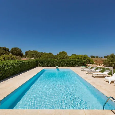 Sleeps 8 With Pool And Air Con