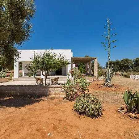 Sleeps 8 With Pool And Air Con Serranova