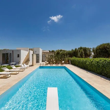 Sleeps 8 With Pool And Air Con *