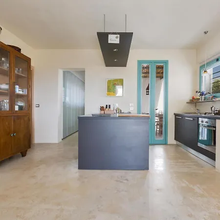Sleeps 8 With Pool And Air Con Serranova